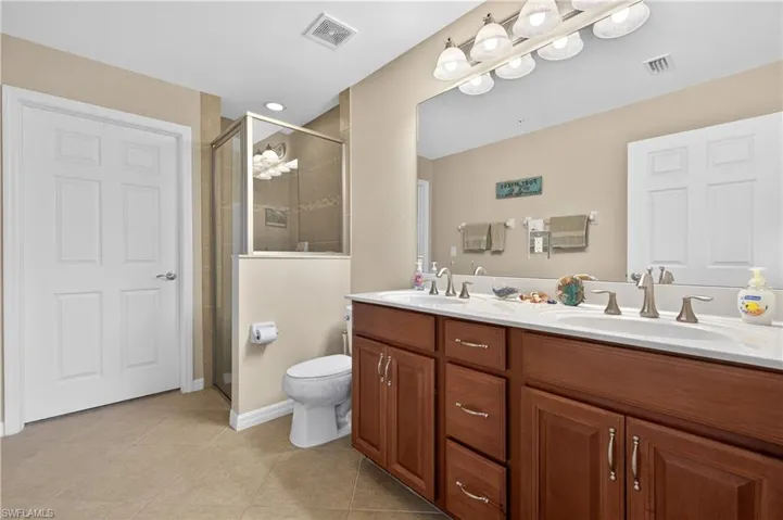 8541 Oakshade Cir 2, Fort Myers, Florida 33919