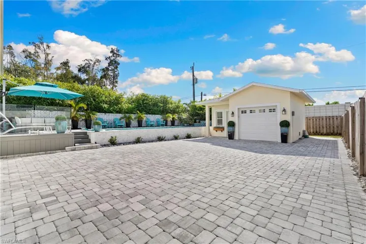 Long driveway for boat, golf cart or extra car parking
