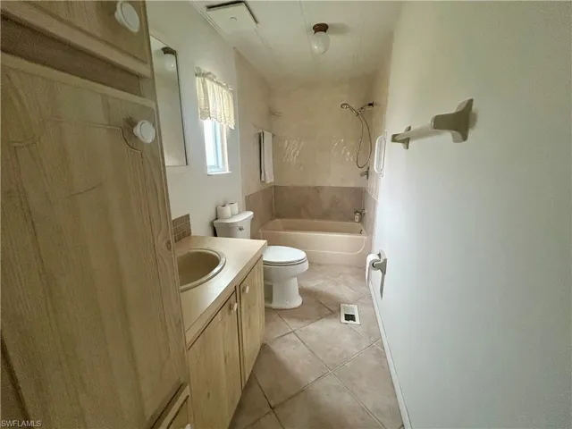 130 Grassy Key Ln 37, Naples, Florida 34114