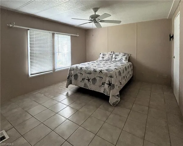 130 Grassy Key Ln 37, Naples, Florida 34114