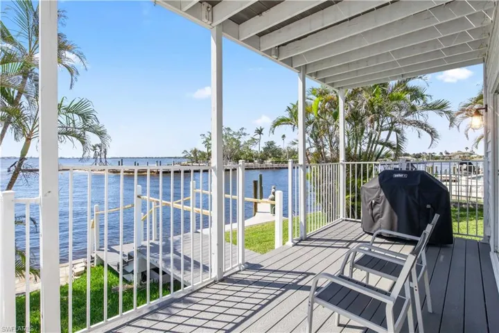 Covered lanai with plenty of space to entertain, relax, and dine al fresco – all while soaking in stunning waterfront sunsets.