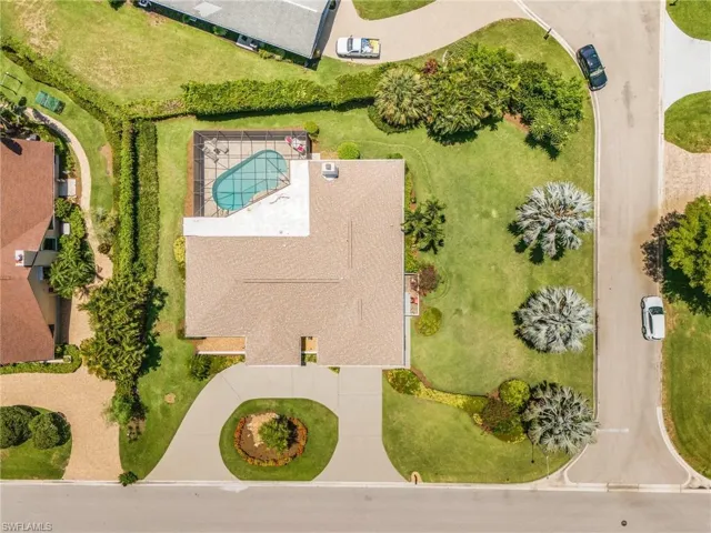 Birds eye view of property