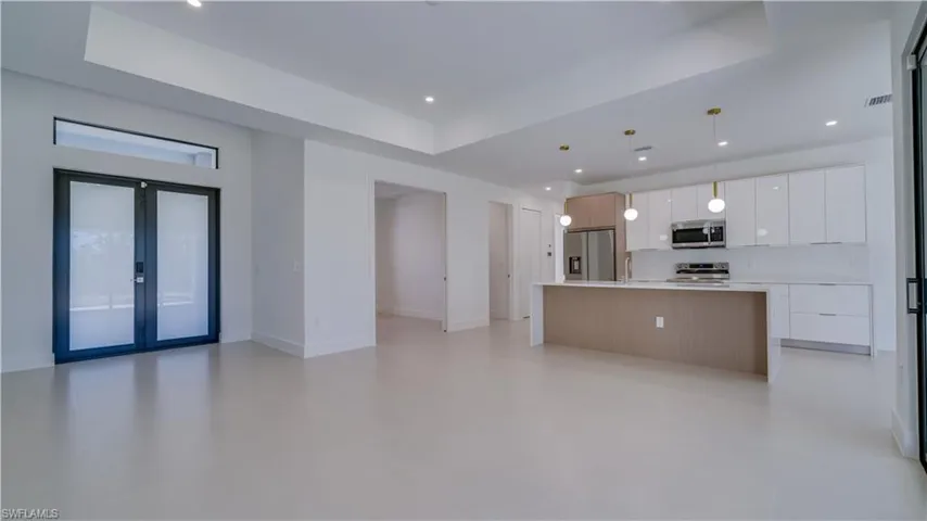 Gorgeous tile flooring throughout.