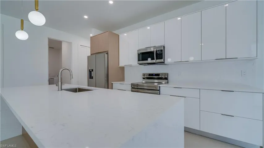 Beautiful quartz countertops, oversized island.