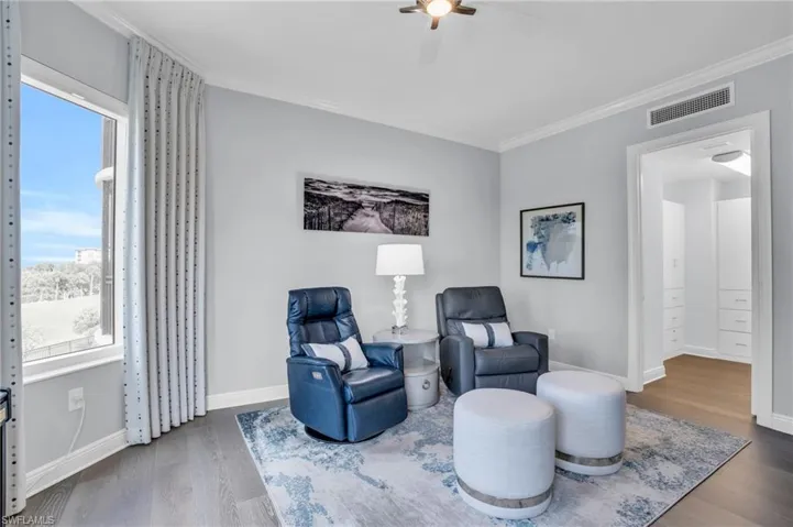 Flex Room / Den