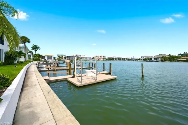 333 Harbour Dr 209, Naples, Florida 34103
