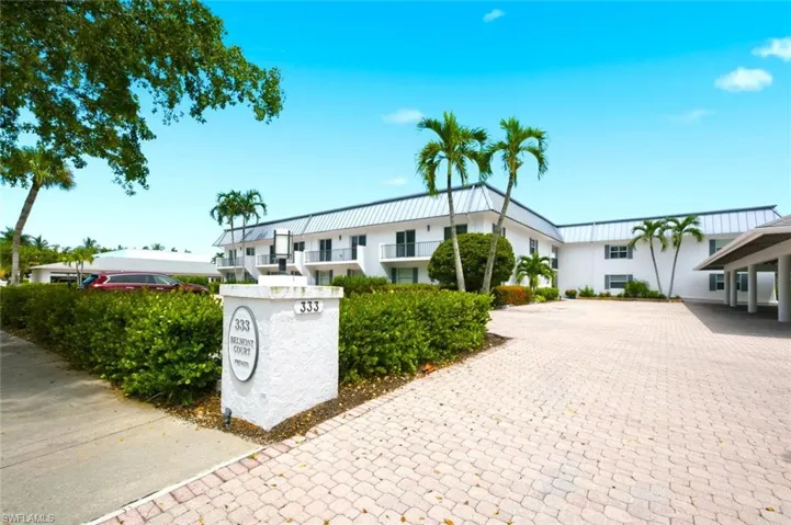 333 Harbour Dr 209, Naples, Florida 34103