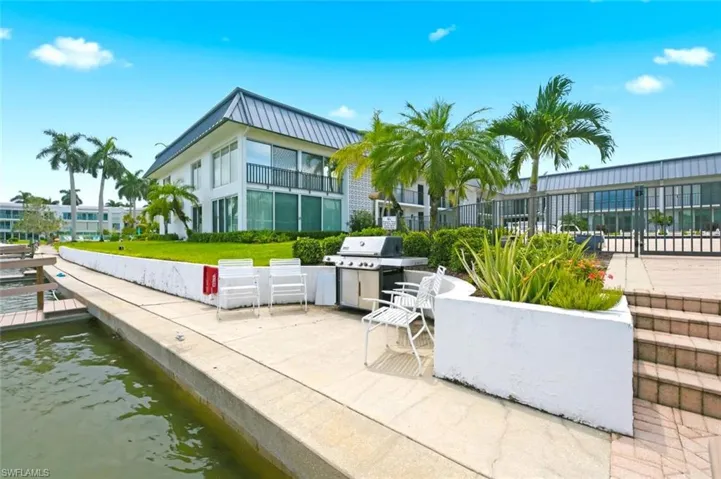 333 Harbour Dr 209, Naples, Florida 34103