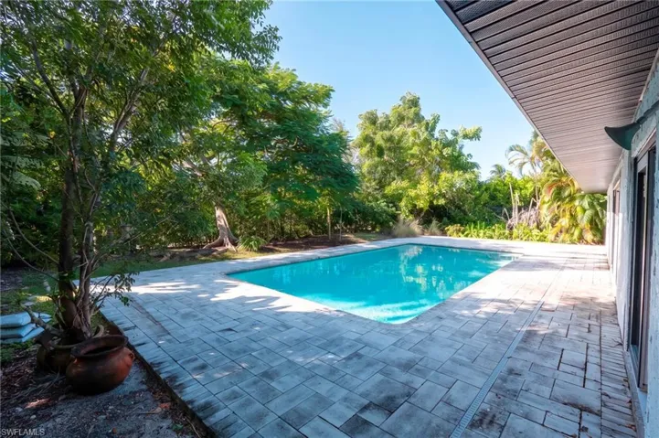 1630 Chesapeake Ave, Naples, Florida 34102