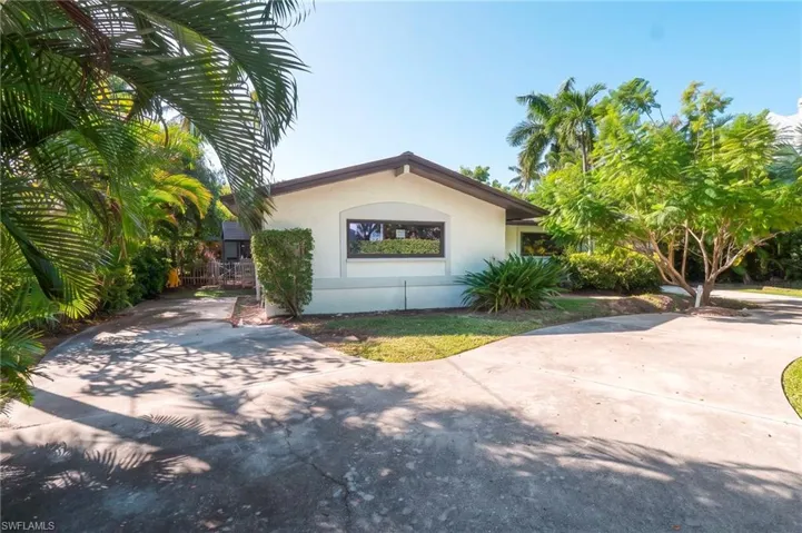 1630 Chesapeake Ave, Naples, Florida 34102