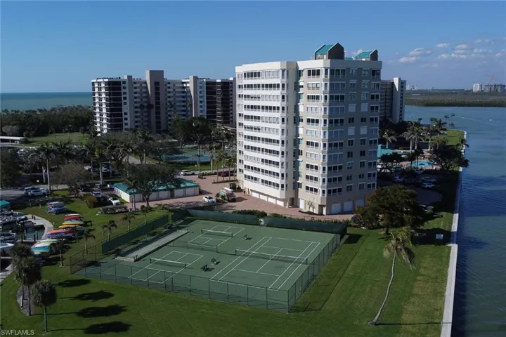 25  Bluebill  AVE, Naples, FL 34108