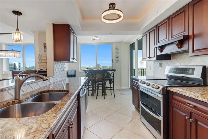 25  Bluebill  AVE, Naples, FL 34108