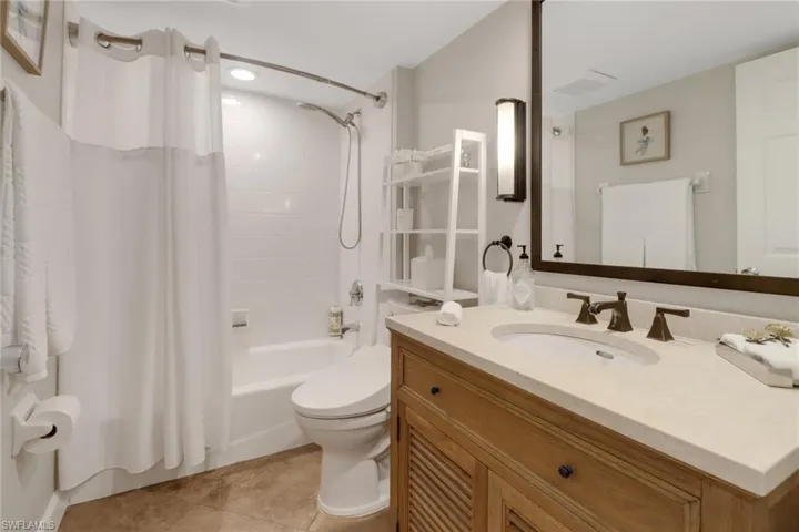 25  Bluebill  AVE, Naples, FL 34108