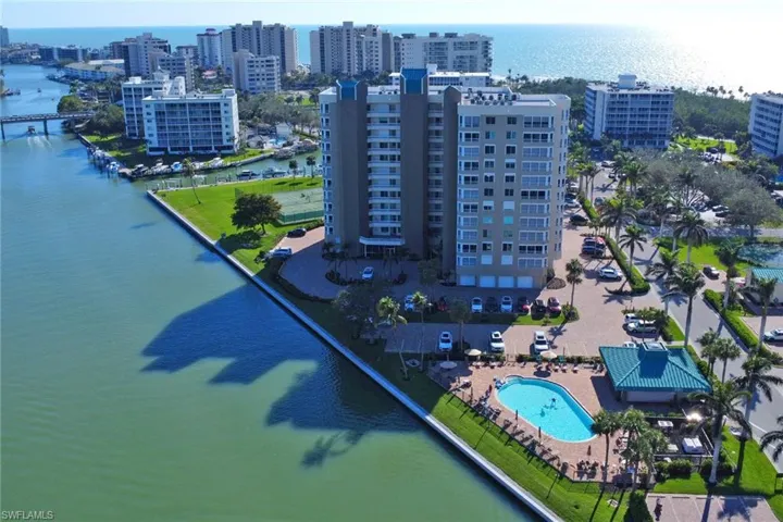 25  Bluebill  AVE, Naples, FL 34108
