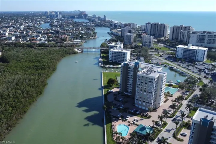 25  Bluebill  AVE, Naples, FL 34108