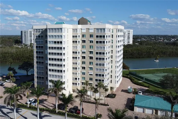 25  Bluebill  AVE, Naples, FL 34108