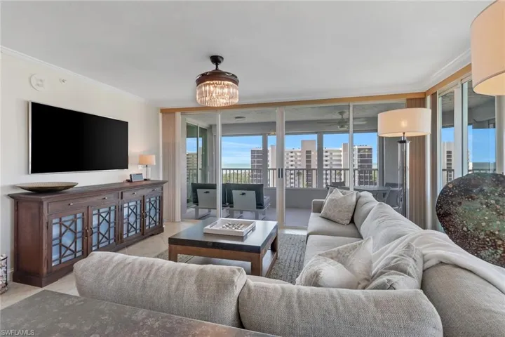 25  Bluebill  AVE, Naples, FL 34108