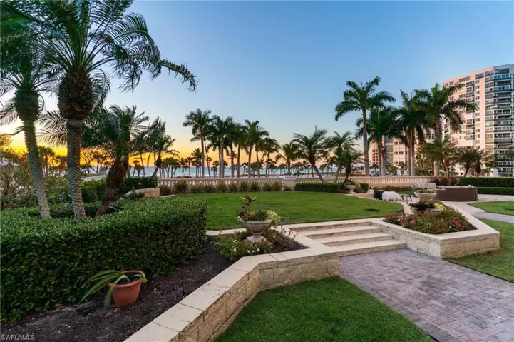4021  Gulf Shore N BLVD, Naples, FL 34103