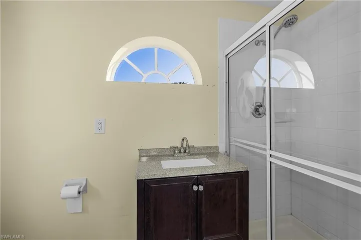 325 SE 21st  ST, Cape Coral, FL 33990