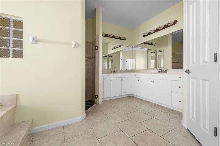 325 SE 21st  ST, Cape Coral, FL 33990