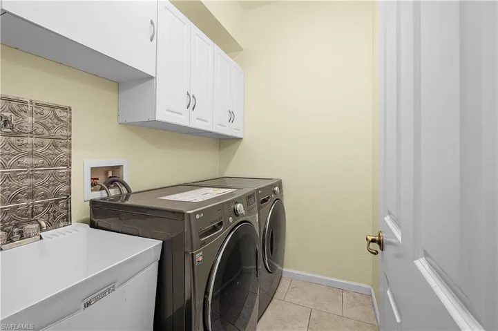 325 SE 21st  ST, Cape Coral, FL 33990