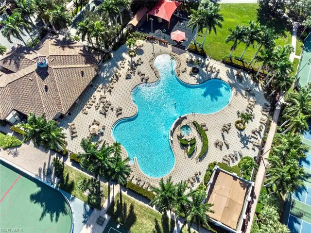 Birds eye view of property