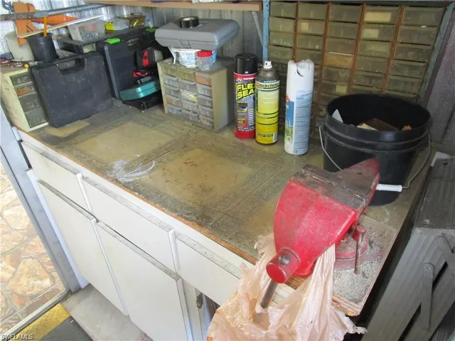 Work bench