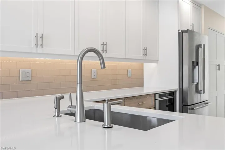 Sophisticated coastal finishes create a seamless blend of elegance and functionality.