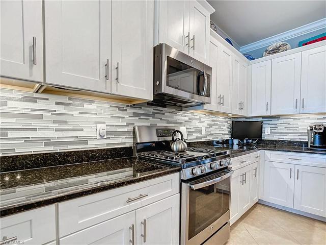 Granite Countertops, Backsplash, Gas Range