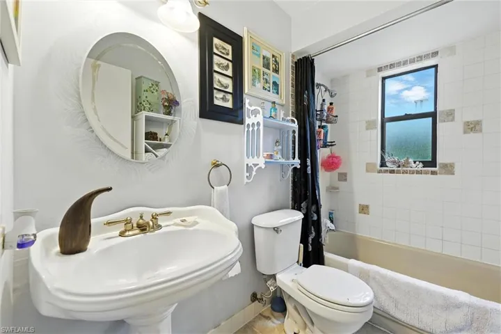 Full bathroom featuring shower / tub combo with curtain and toilet