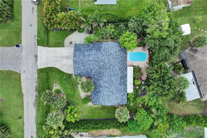 Bird's eye view of a pool area