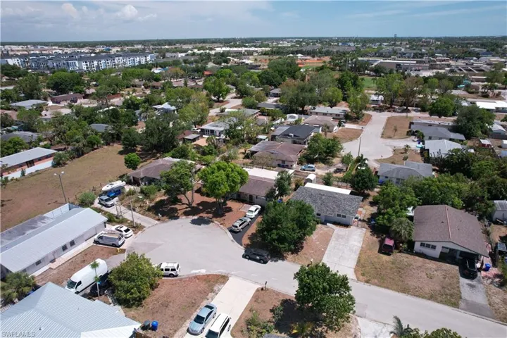 Birds eye view of property featuring a residential view