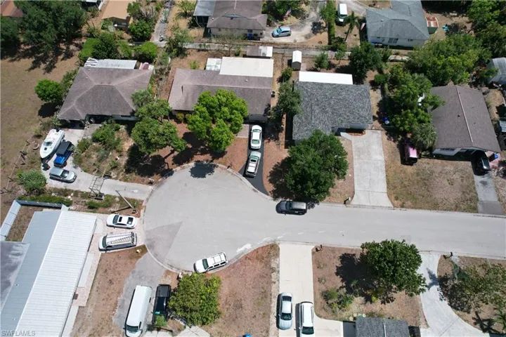 Birds eye view of property featuring a residential view