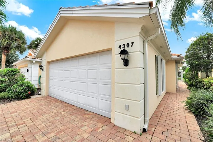 4307  Redonda  LN, Naples, FL 34119