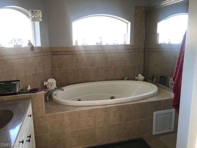 Jetted garden tub.