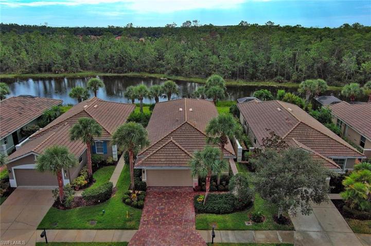 GREAT VIEW OF THE LAKE & PRESERVE BEHIND THE HOME! IF YOU’RE LOOKING FOR PEACE & QUIET, THIS IS DEFINITELY YOUR HOME!