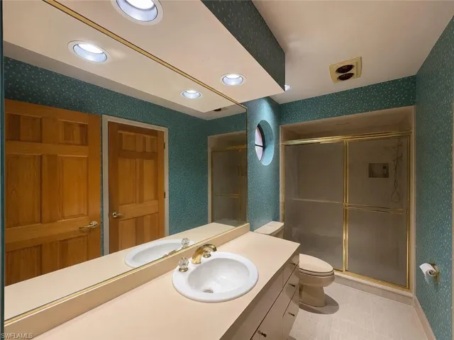 Digitally enhanced, En-suite Bathroom.