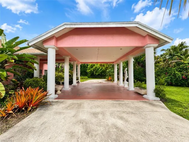 Porte-cochère view