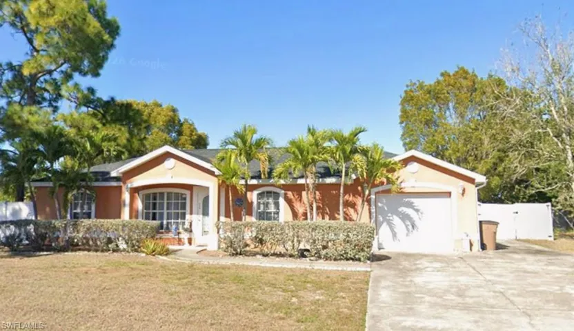416 Candlewick Cir S, Lehigh Acres, Florida 33936