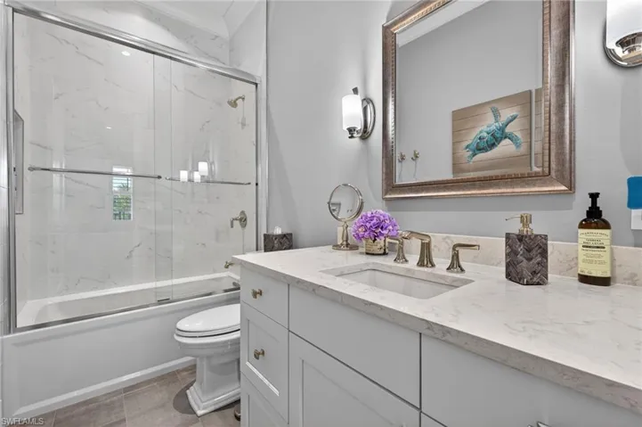 Ensuite full bath with vanity and enclosed tub / shower combo