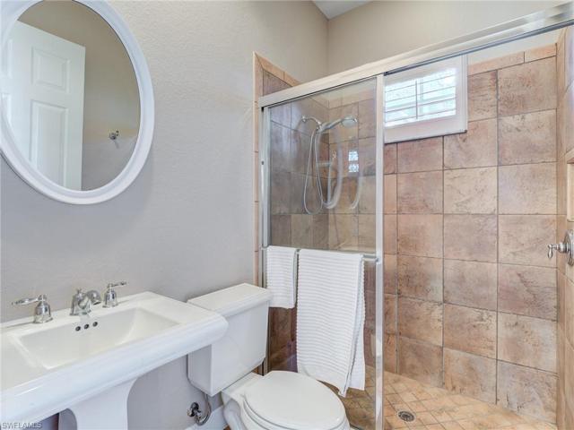 4th bedroom en-suite/pool bath