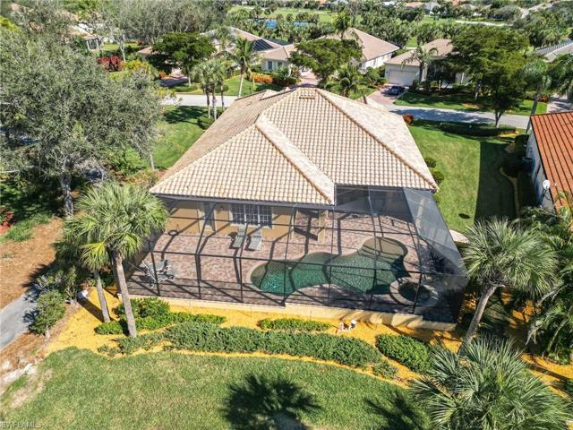 Large deck area for dining and sunning