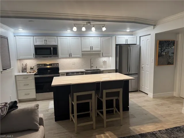 960  7th S ST, Naples, FL 34102