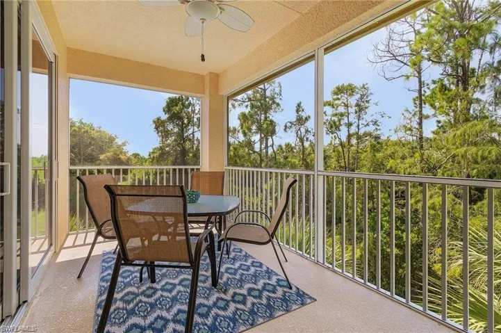 Sunroom with ceiling fan