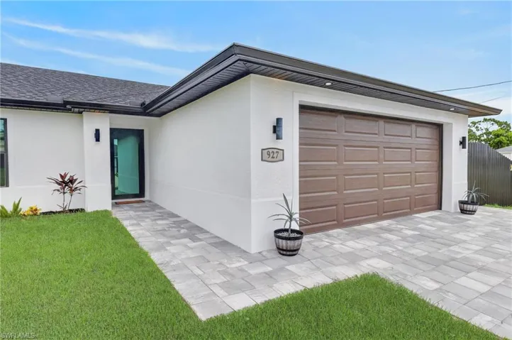 927 Ne 32nd Ter, Cape Coral, Florida 33909