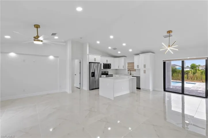 927 Ne 32nd Ter, Cape Coral, Florida 33909