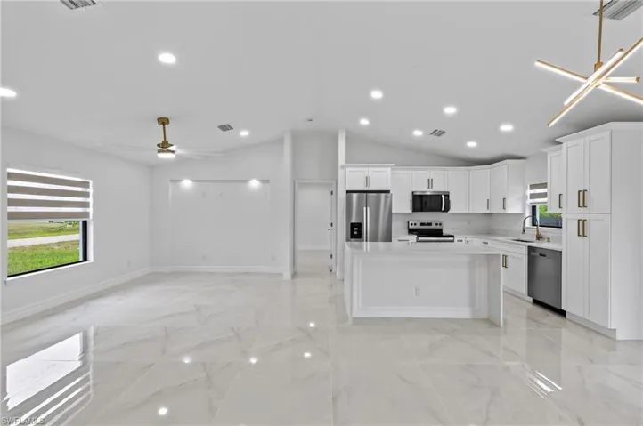 927 Ne 32nd Ter, Cape Coral, Florida 33909