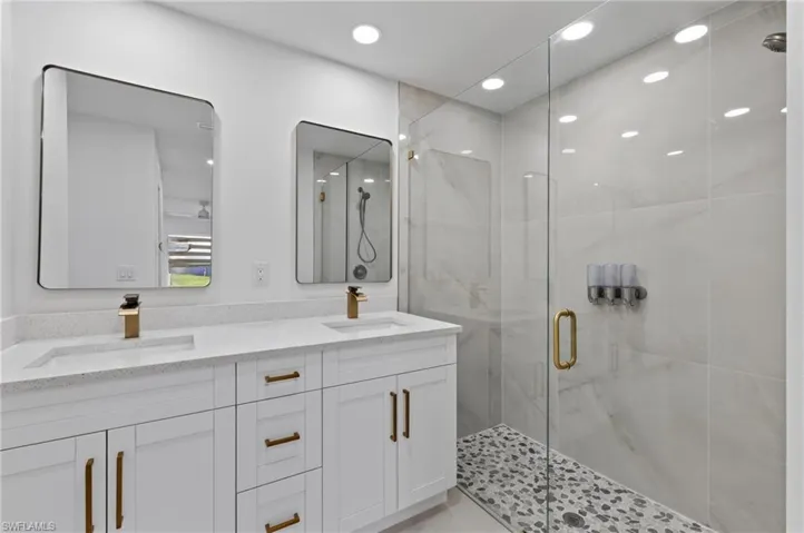 927 Ne 32nd Ter, Cape Coral, Florida 33909
