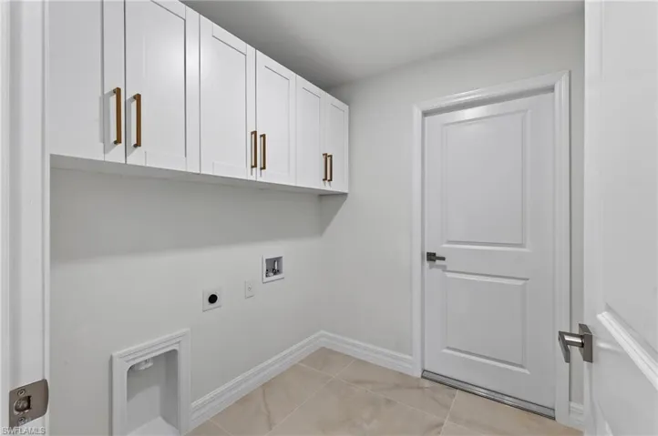 927 Ne 32nd Ter, Cape Coral, Florida 33909