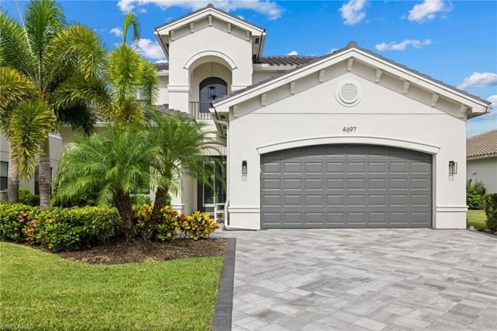 Highly desired ROSE' floor plan with 3508 sf, 5 bedrooms plus a loft!!